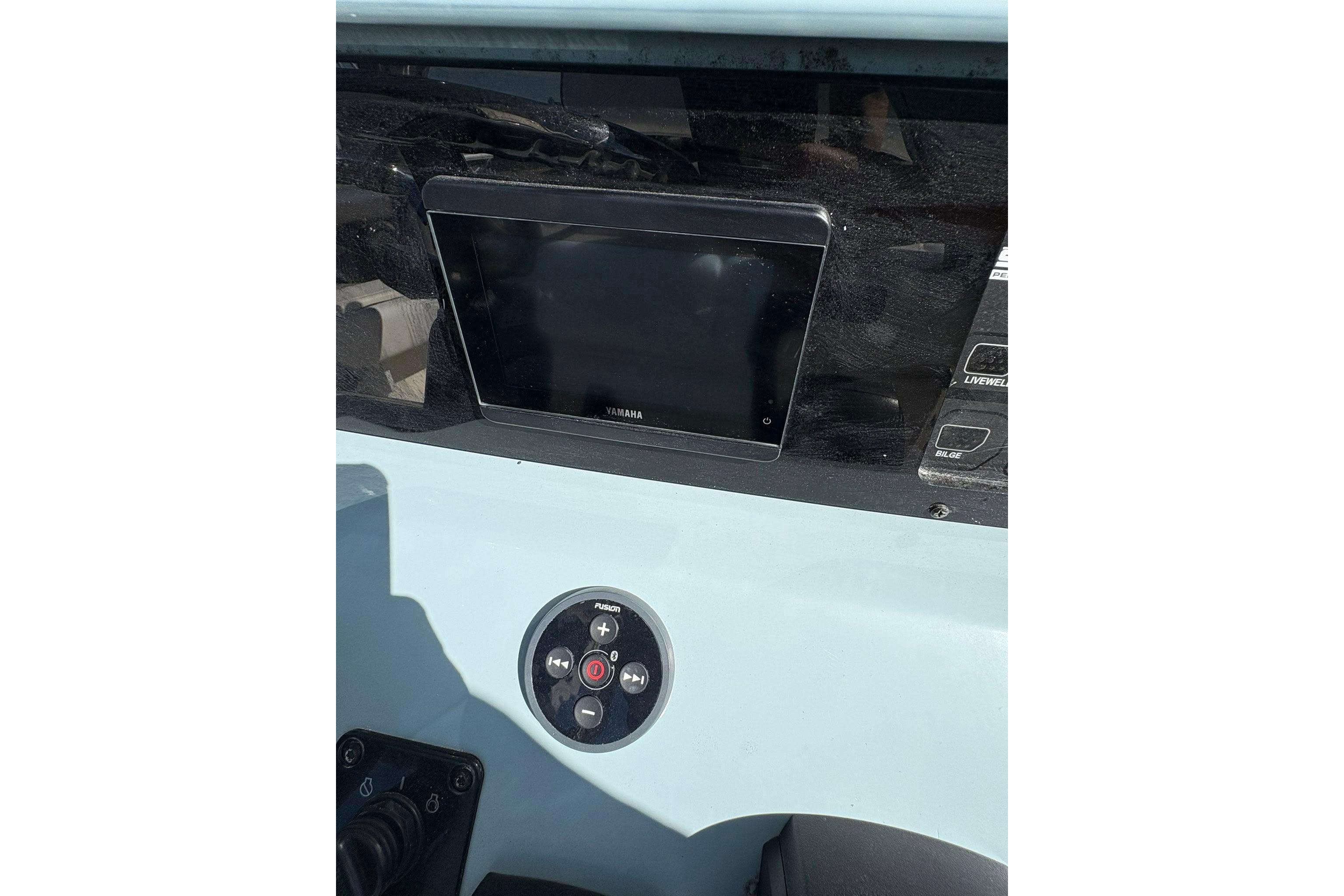 2023 Skeeter SX2550 Family boat dashboard with Yamaha display and control panel.