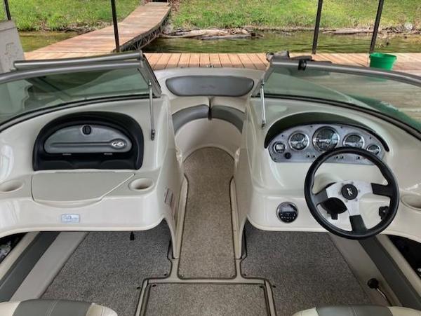 2009 Sea Ray 205 Sport - 3