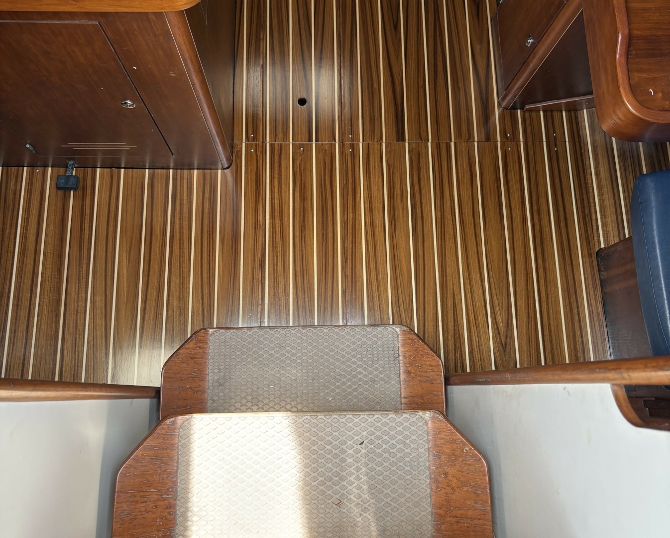 2004 J Boats J/109 Shoal - Image 2