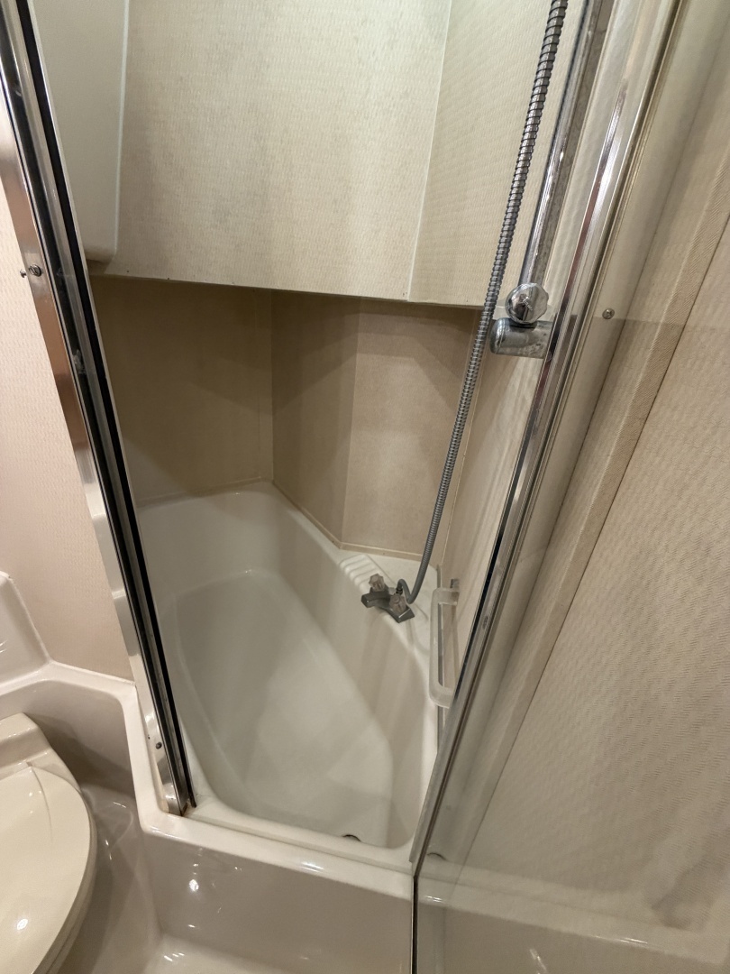 1999 Bayliner 4788 - Image 35