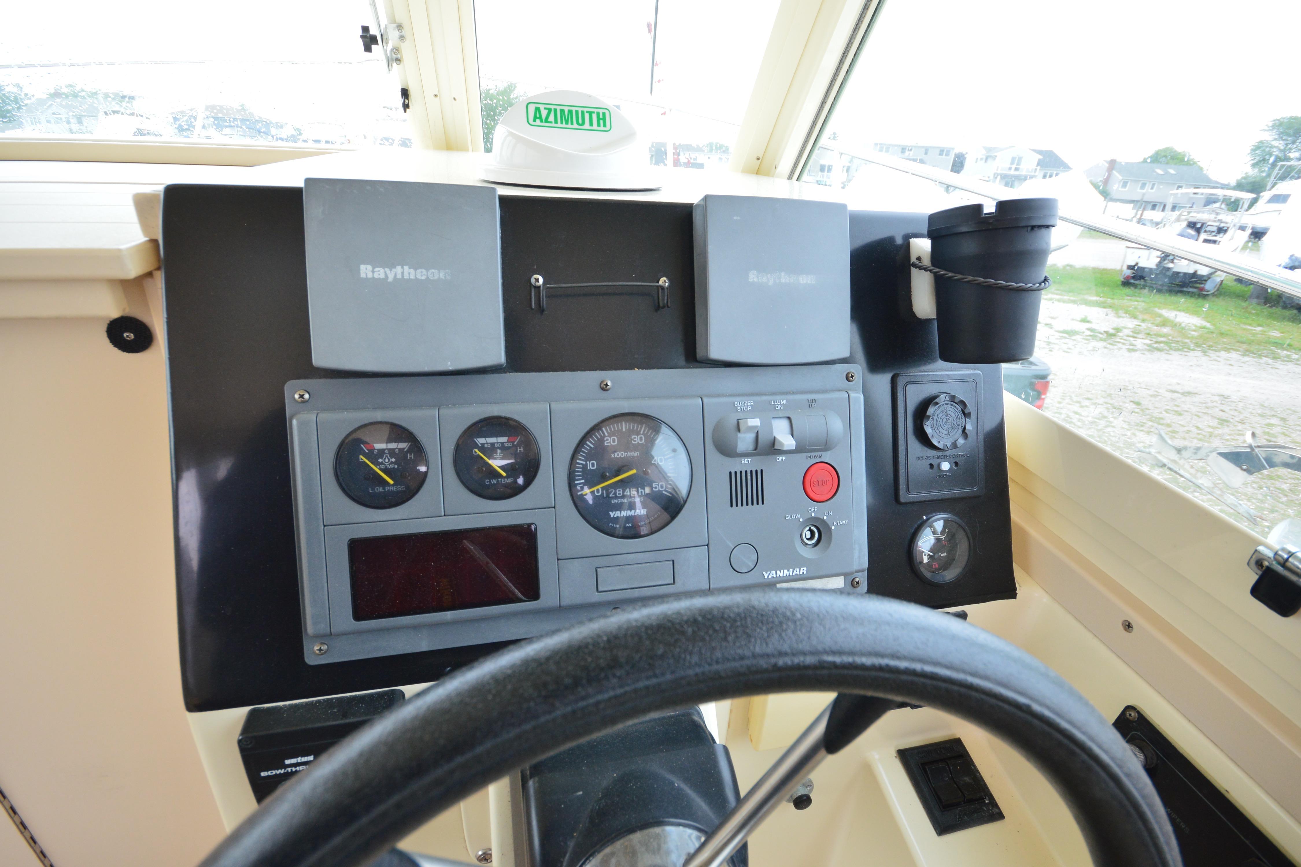 Helm of 2001 Albin 28 Tournament Express with Raytheon equipment and gauges.