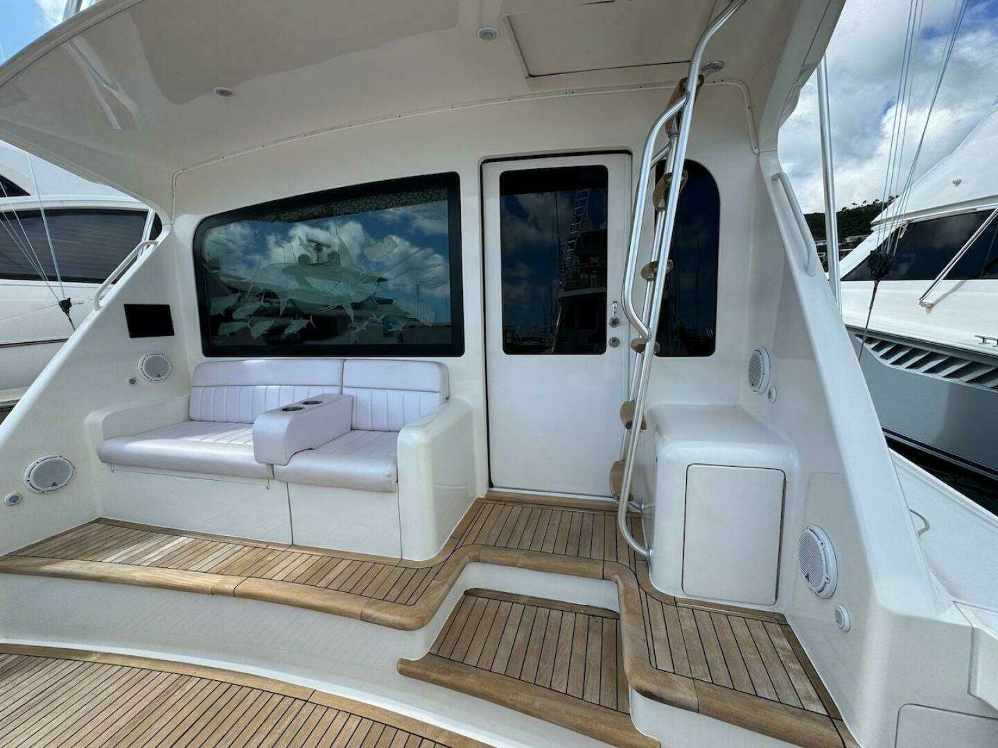 2007 Viking 52 Convertible - Image 28