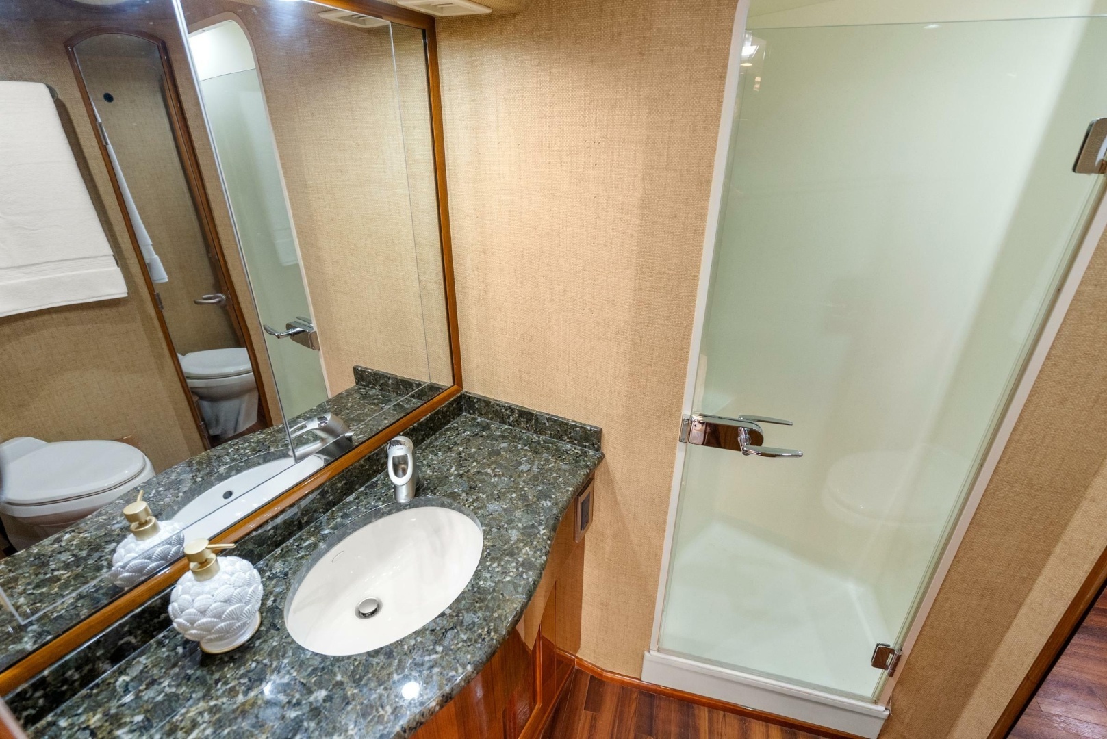 2007 Viking Enclosed Flybridge - Image 19