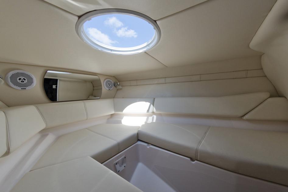 2016 Regal 2550 Cuddy