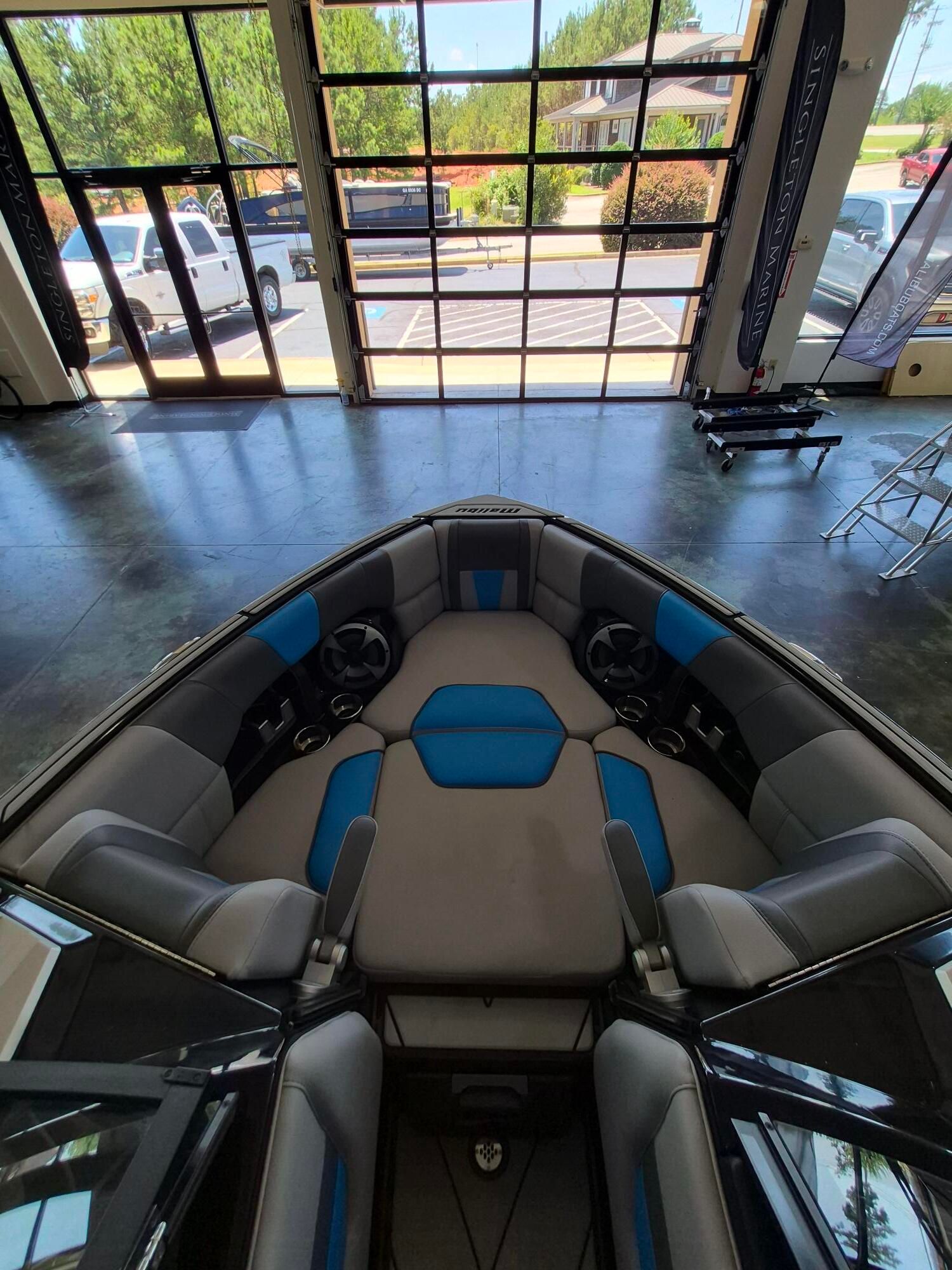 2021 MALIBU 23 LSV - Image 11