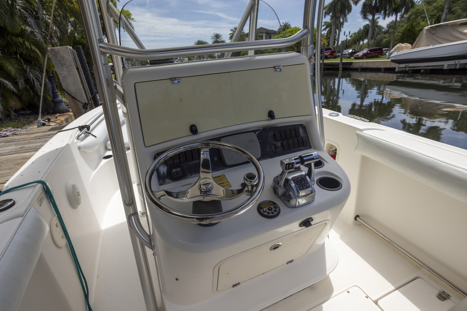 2007 Boston Whaler 270 OUTRAGE - Image 6