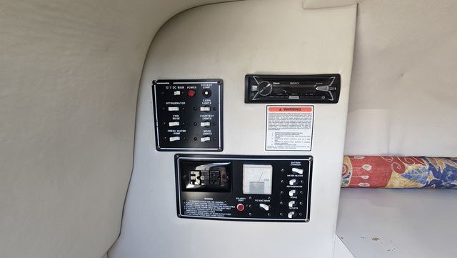 2000 Crownline 242 CR - 21