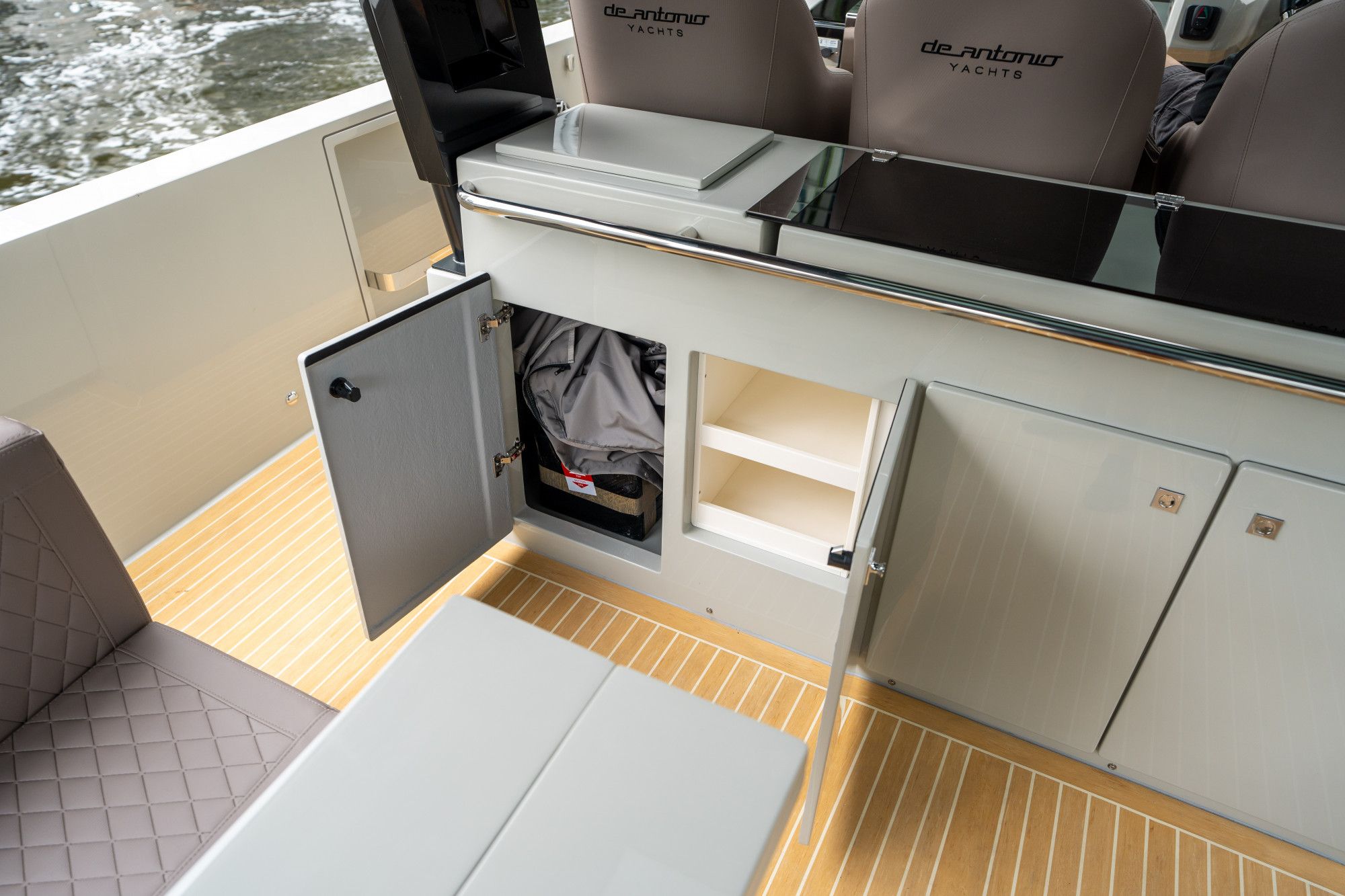 2025 De Antonio Yachts D42 Open - 19
