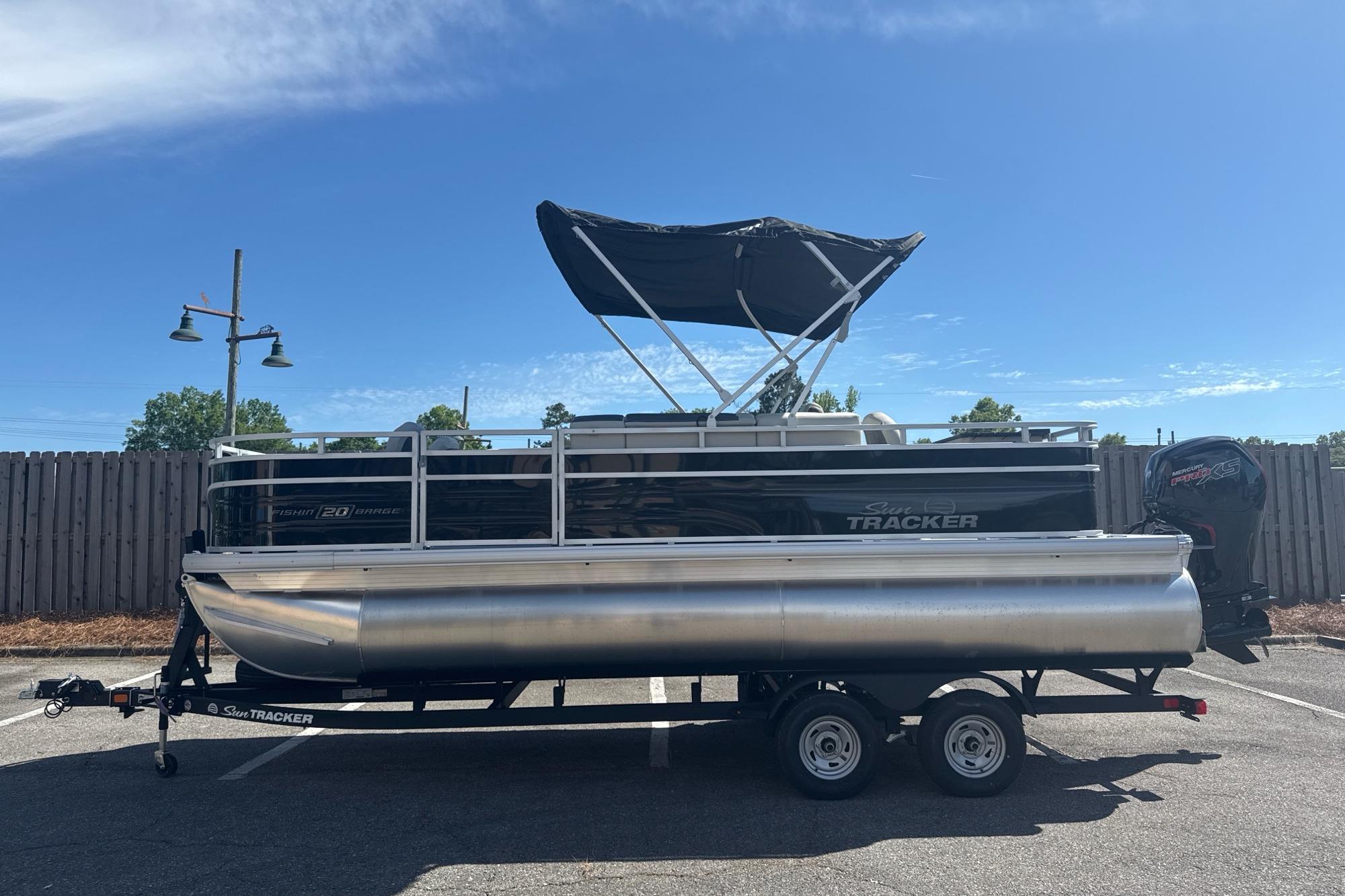 2026 Sun Tracker Fishin' Barge 20 DLX