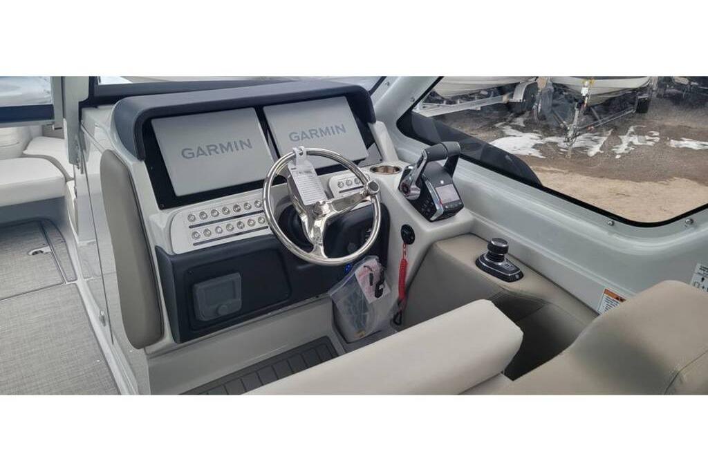 2024 Finseeker 280 DC boat cockpit with dual Garmin displays and modern controls.