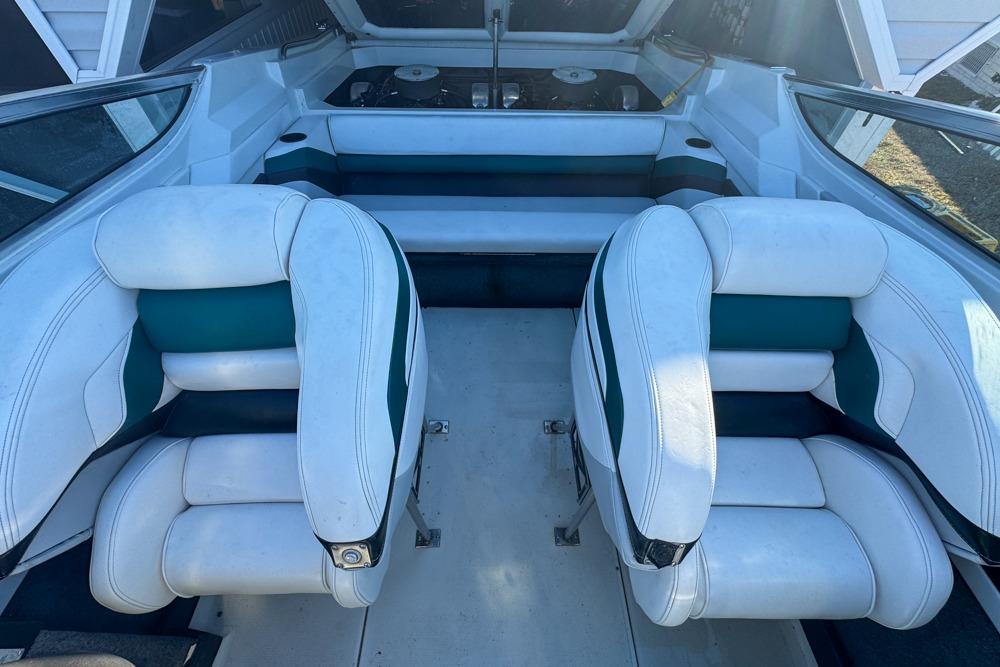 1989 Formula 292 SR-1 boat interior with white and teal seating arrangement.