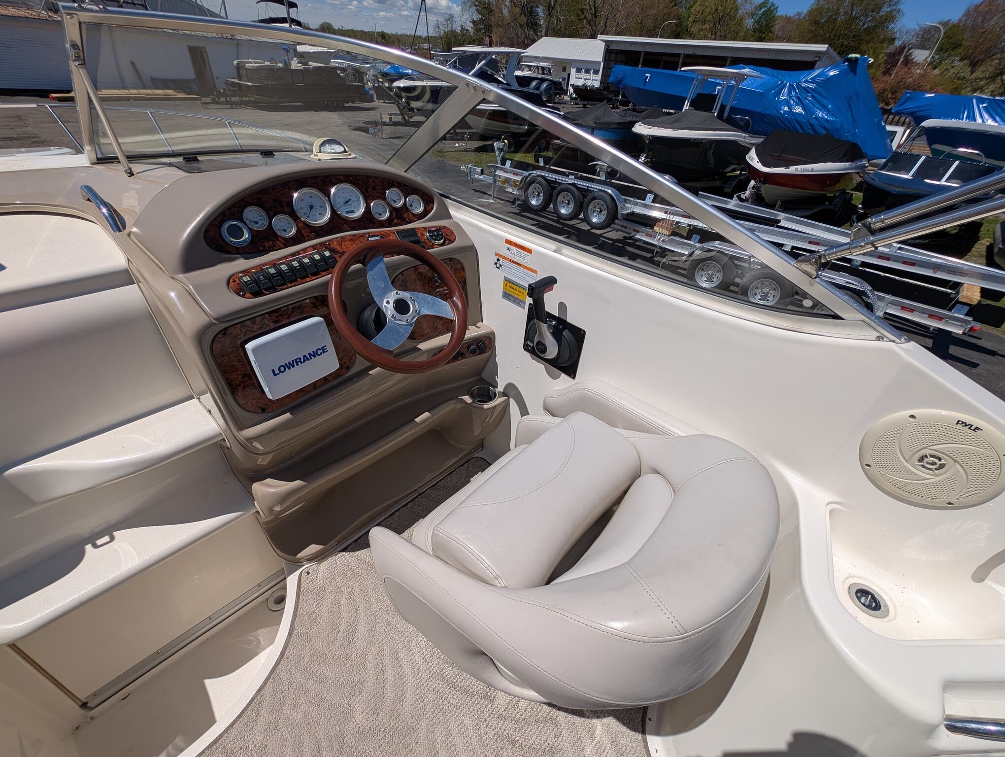 2007 Larson Cabrio 240 - 13
