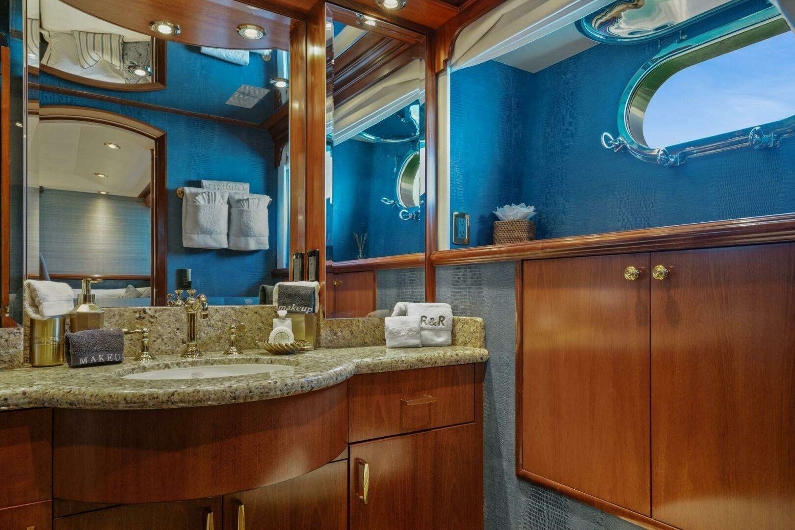 2004 Crescent Raised Pilothouse - Image 34