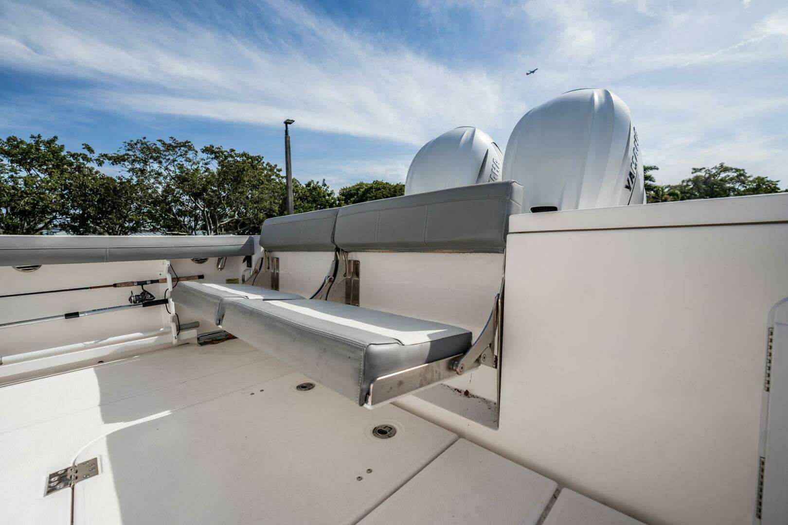 2021 Everglades 335 Center Console - Image 46