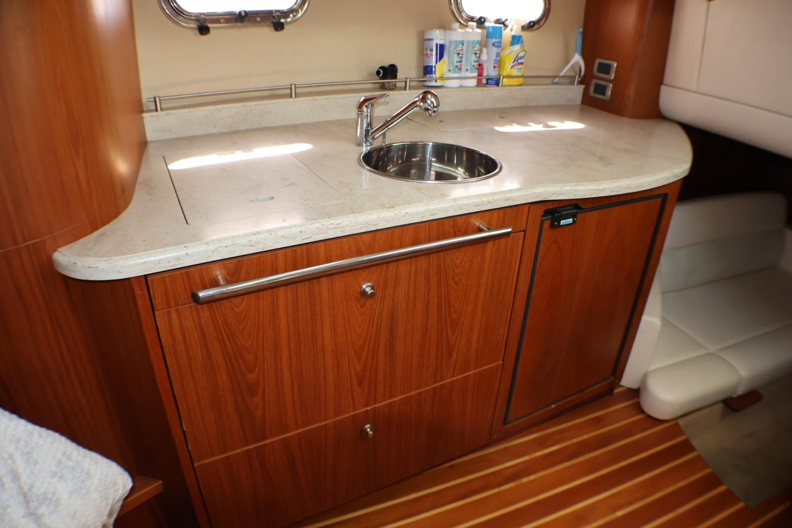 2009 Tiara Yachts 3500 Sovran - Image 27