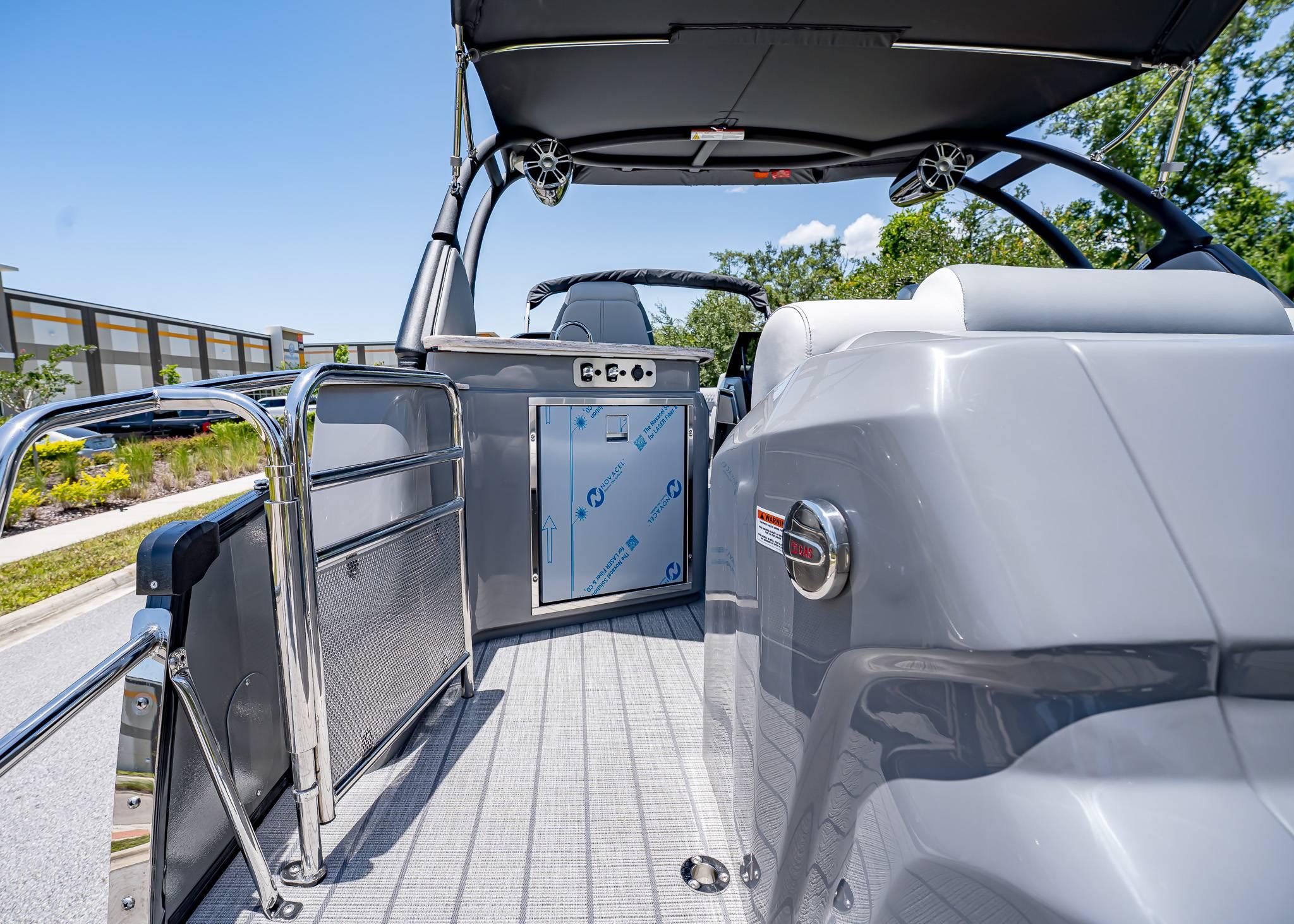 2025 Tahoe Pontoon Grand Tahoe LTD Elite Windshield - 12