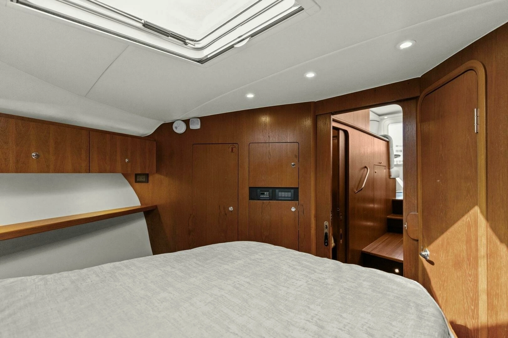 2013 Tiara Yachts 3900 Convertible - Image 22
