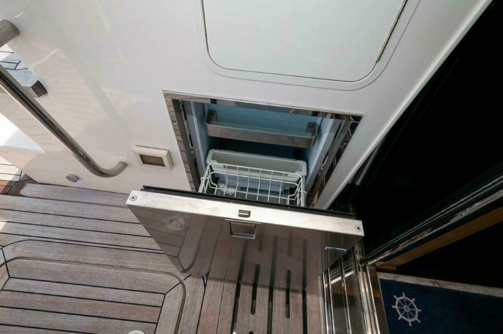 2018 Sea Ray L550 Flybridge - Image 39