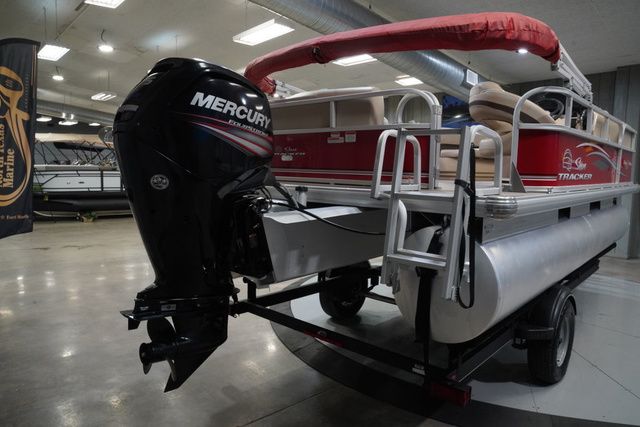 2017 Sun Tracker Party Barge 18 DLX - 8