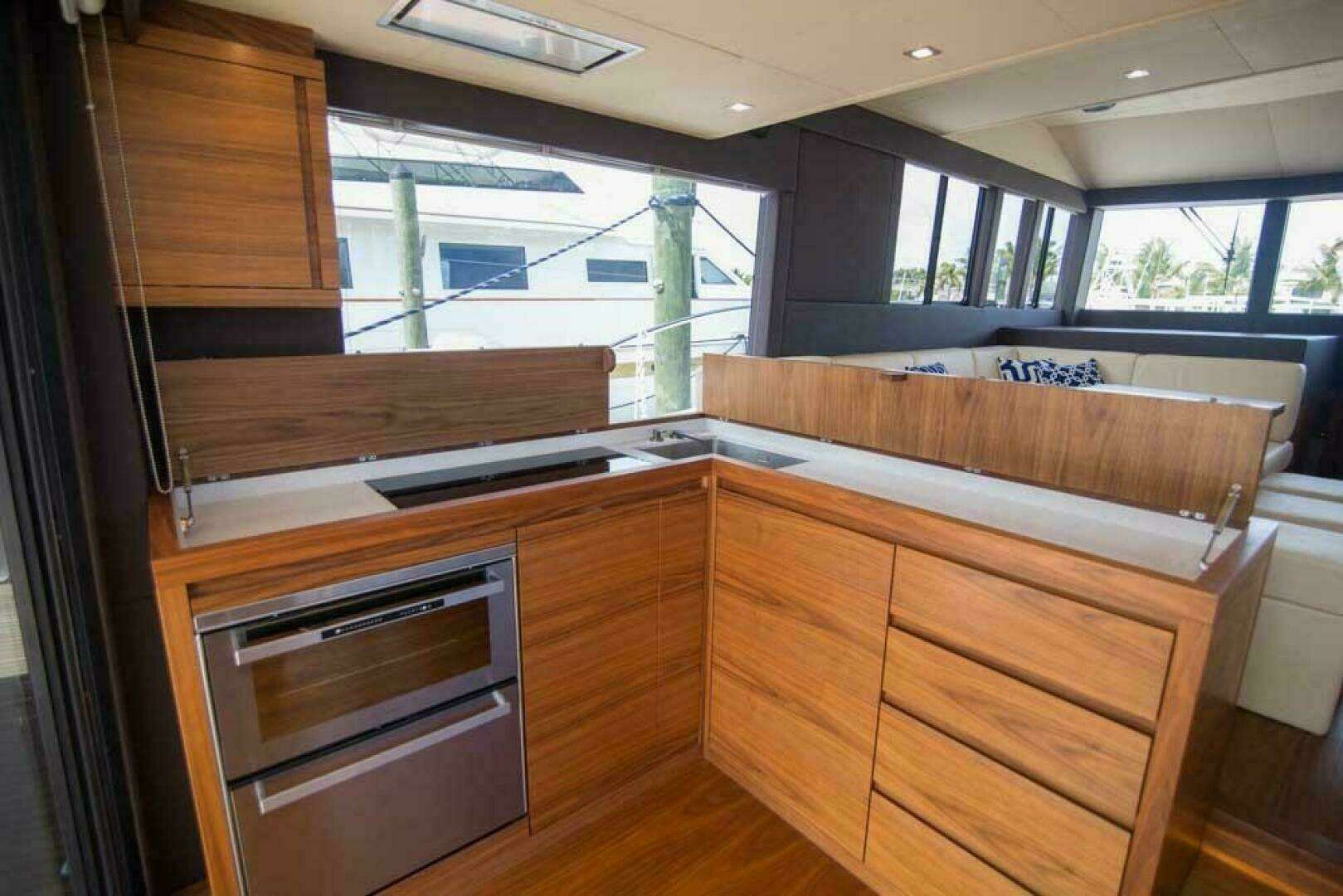 2019 Sundeck Yachts 580 Sport - Image 5