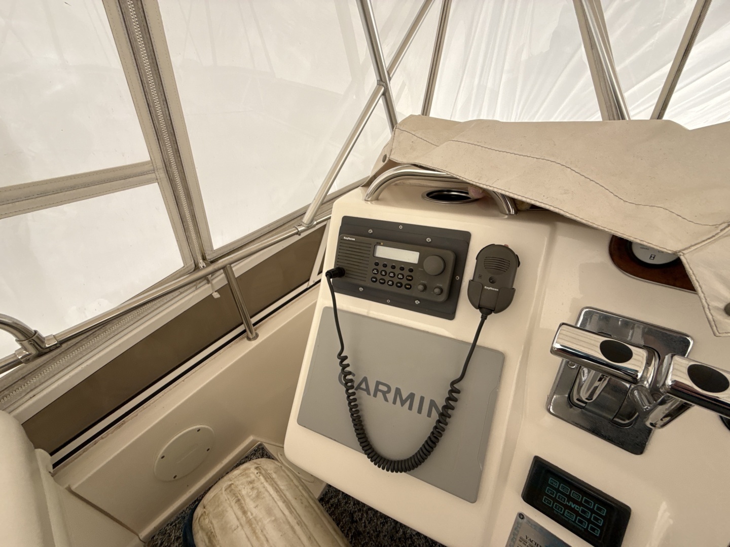1999 Silverton 422 - Image 30