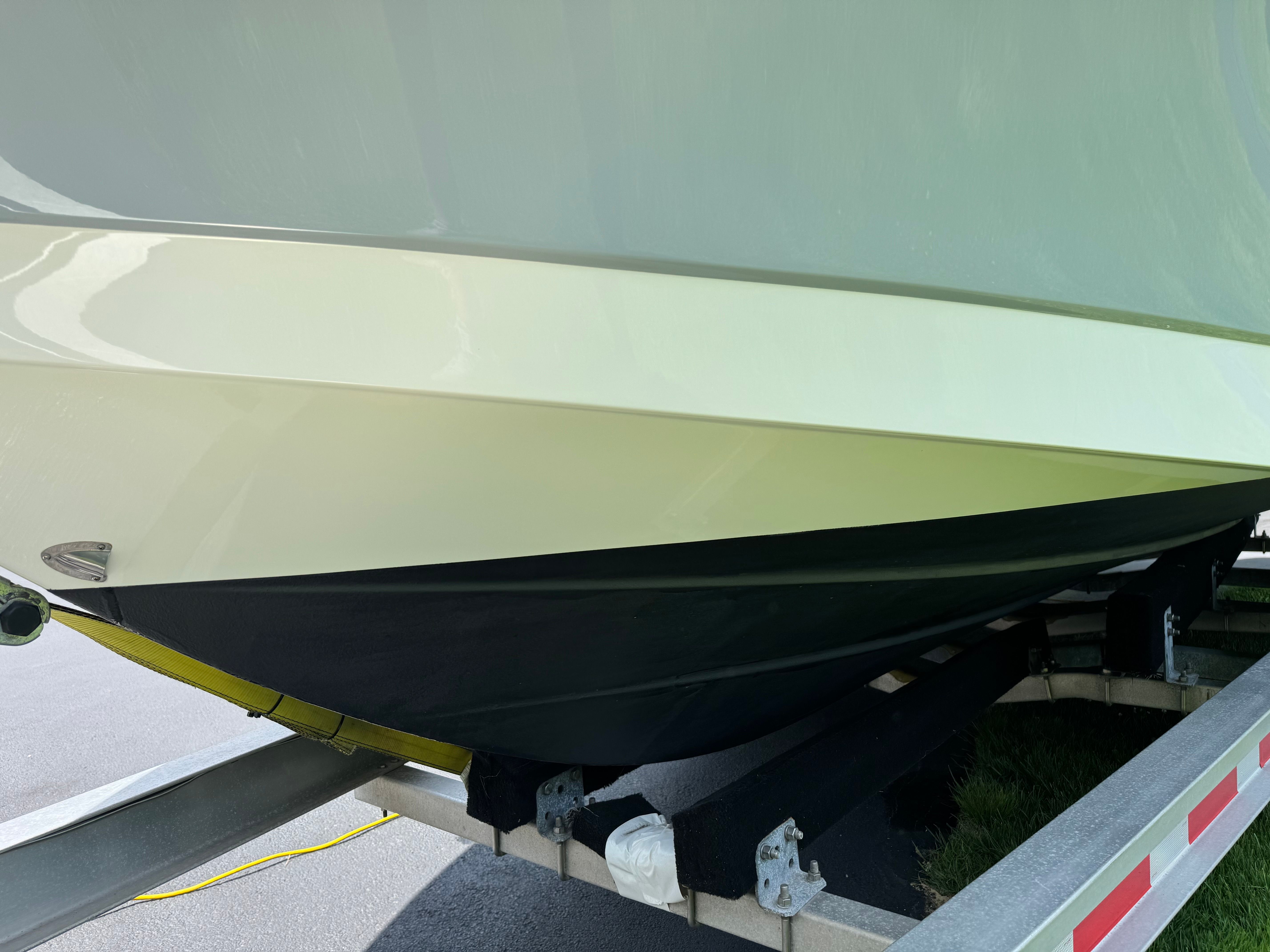 2021 Robalo R247 Dual Console - 14