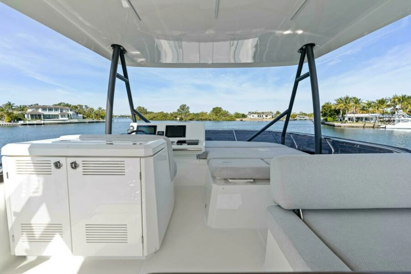 2020 Prestige 520 Flybridge - Image 49