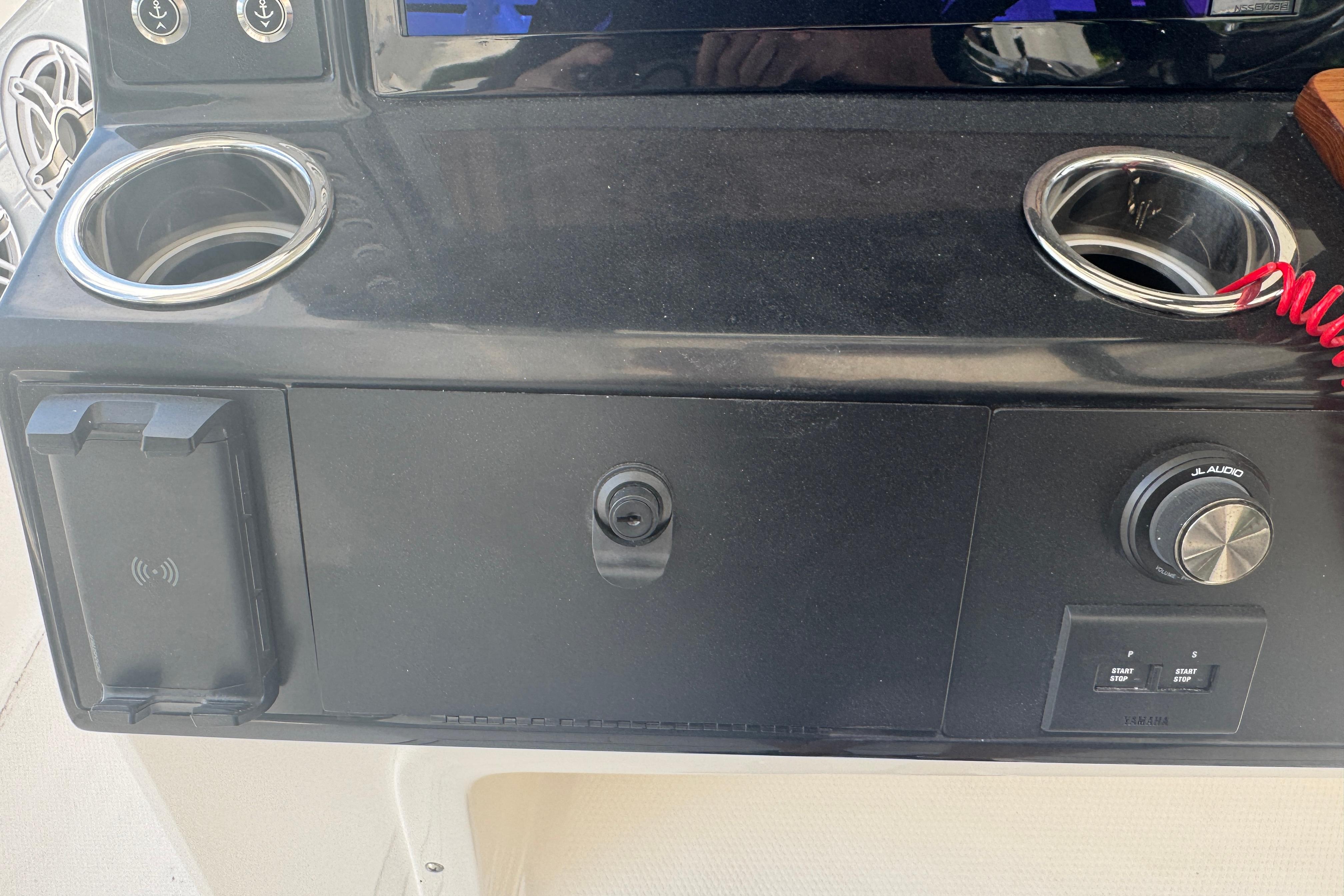 2025 Robalo R300 Center Console dashboard with cup holders and audio controls.