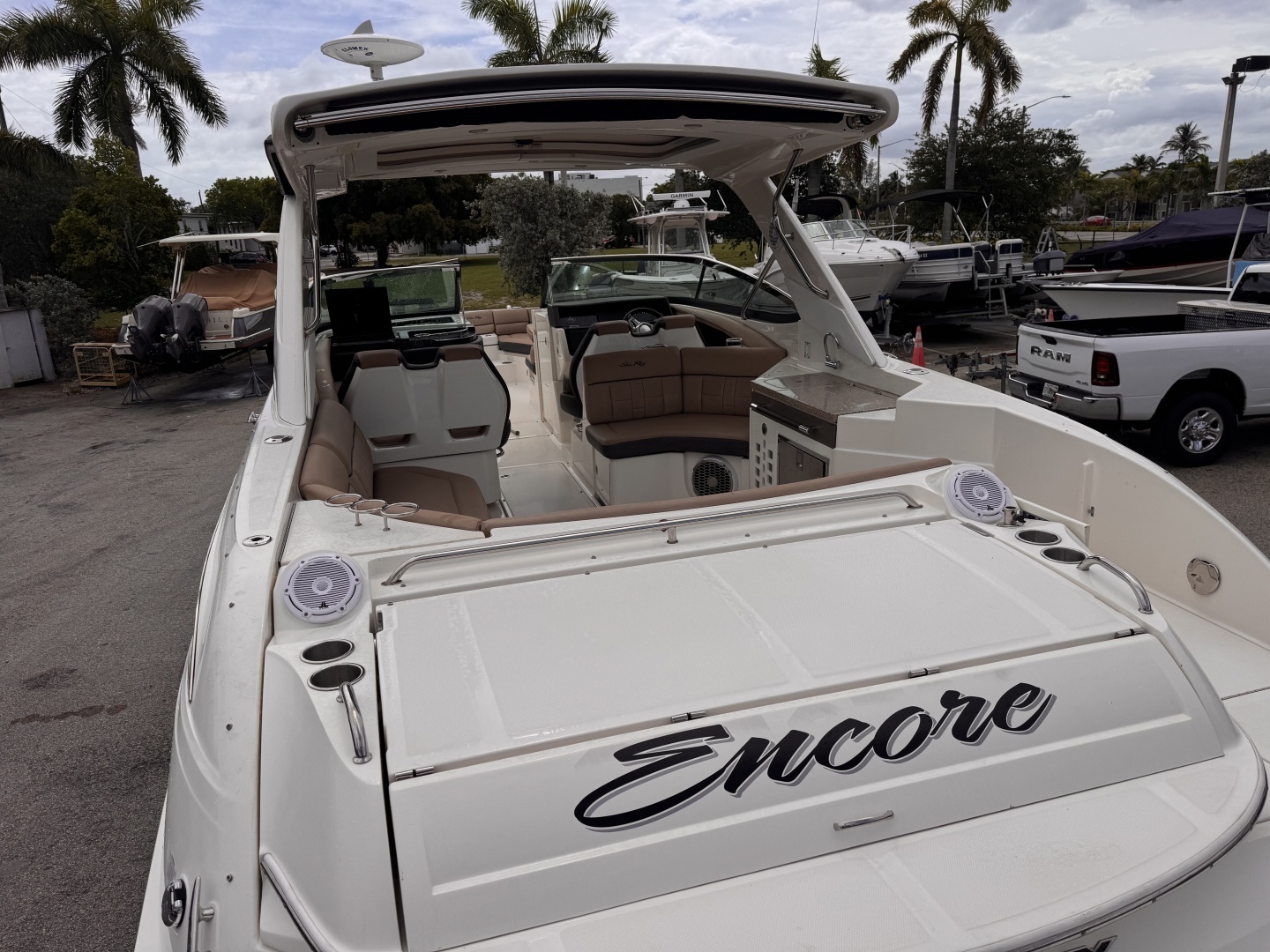 2016 Sea Ray 350 SLX - Image 11