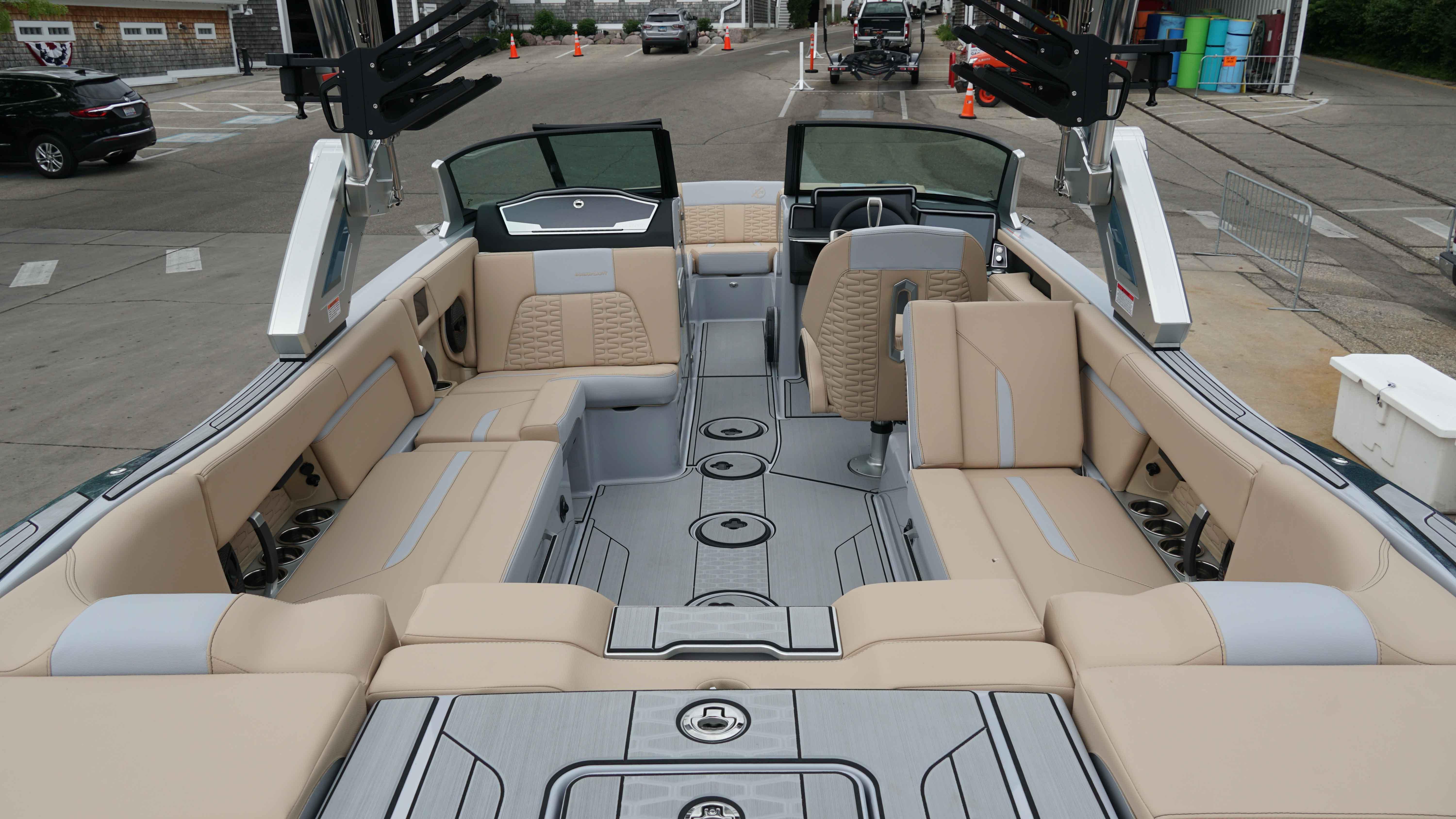 2025 MasterCraft X24 - 9