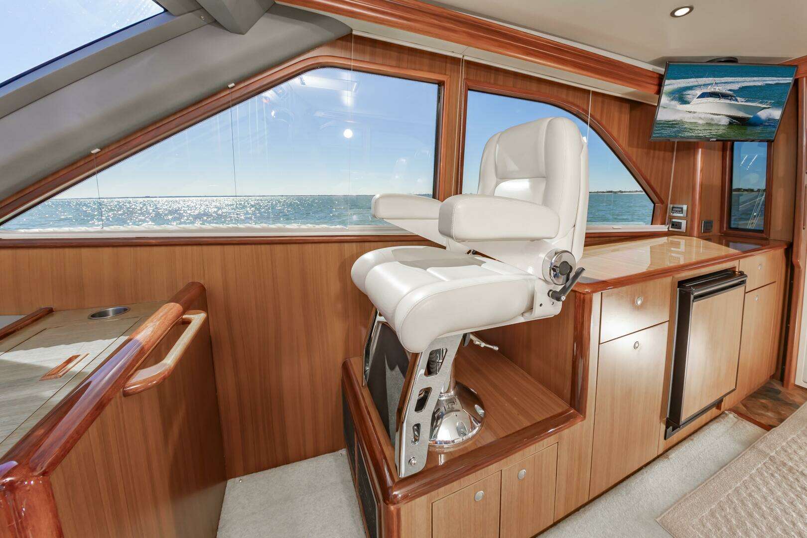 2010 Viking 52 Sport Coupe - Image 27