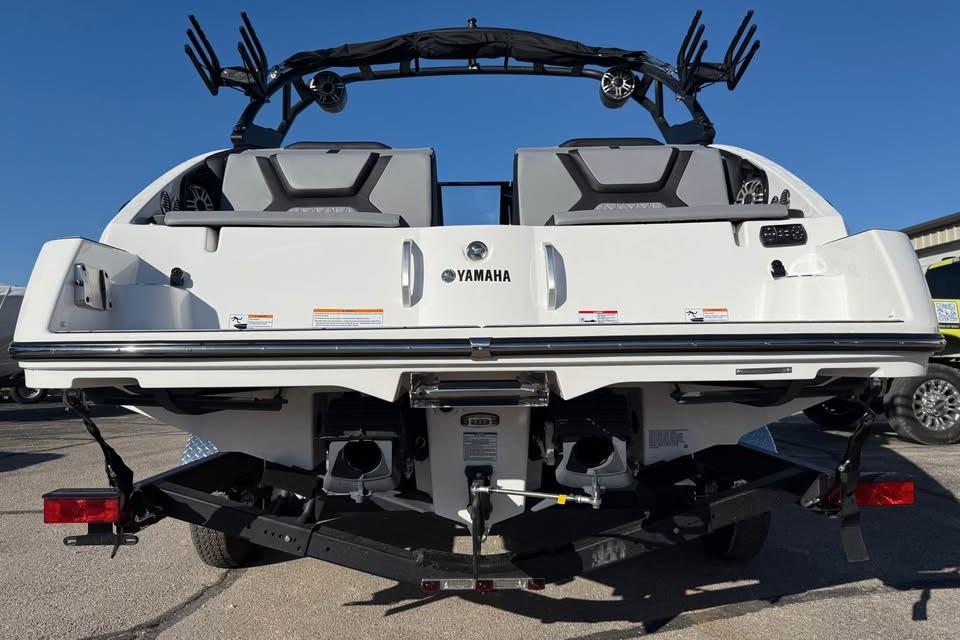 2026 Yamaha Boats 222XD, rear view, showcasing sleek design and advanced features.