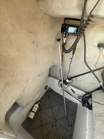 2001 Seaswirl 2301 Center Console - 15