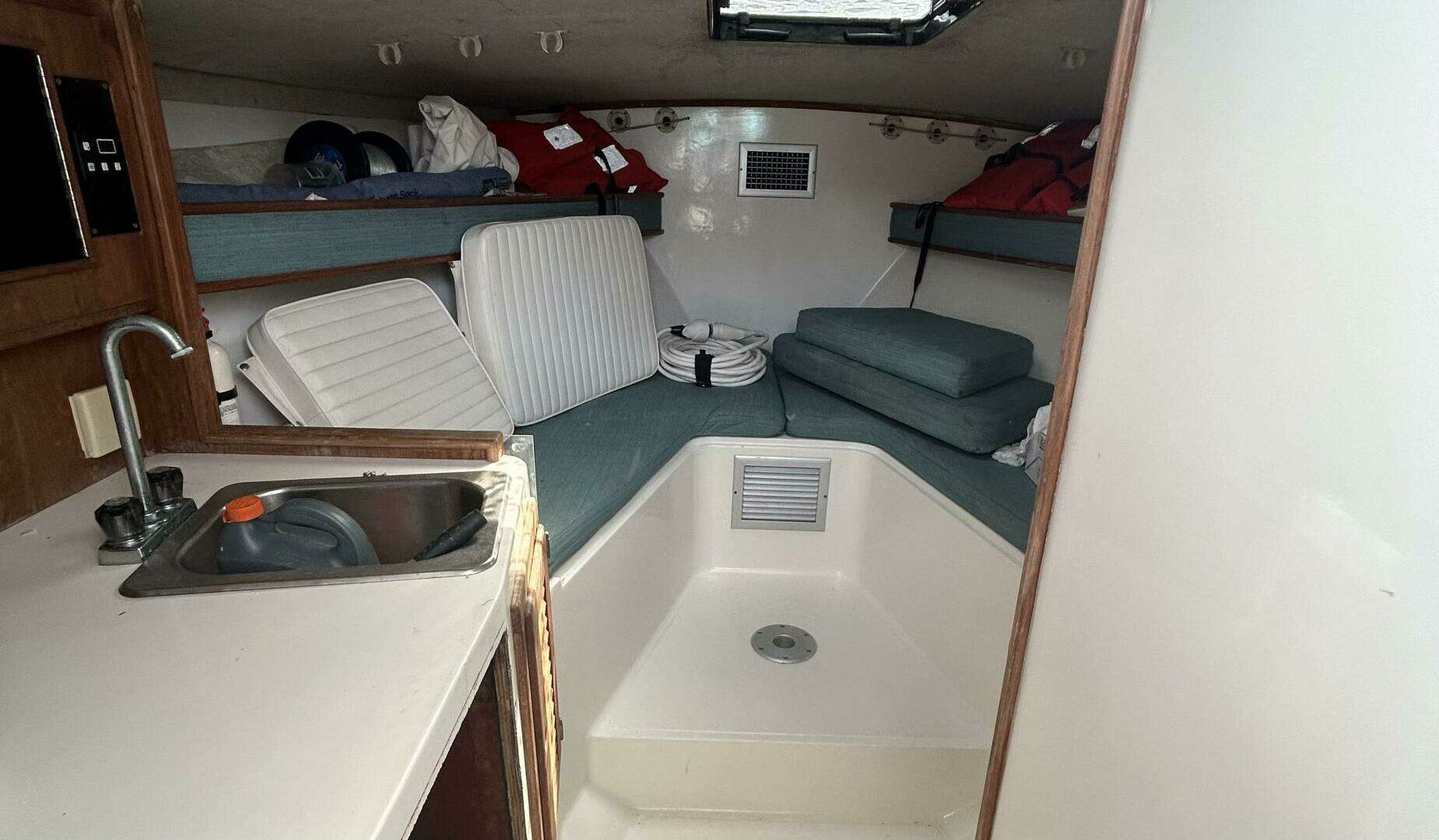 1995 Carolina Classic 28 Express - Image 4