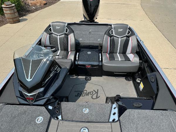 2025 Ranger Z520R Cup-Equipped boat interior with sleek seating and modern design.