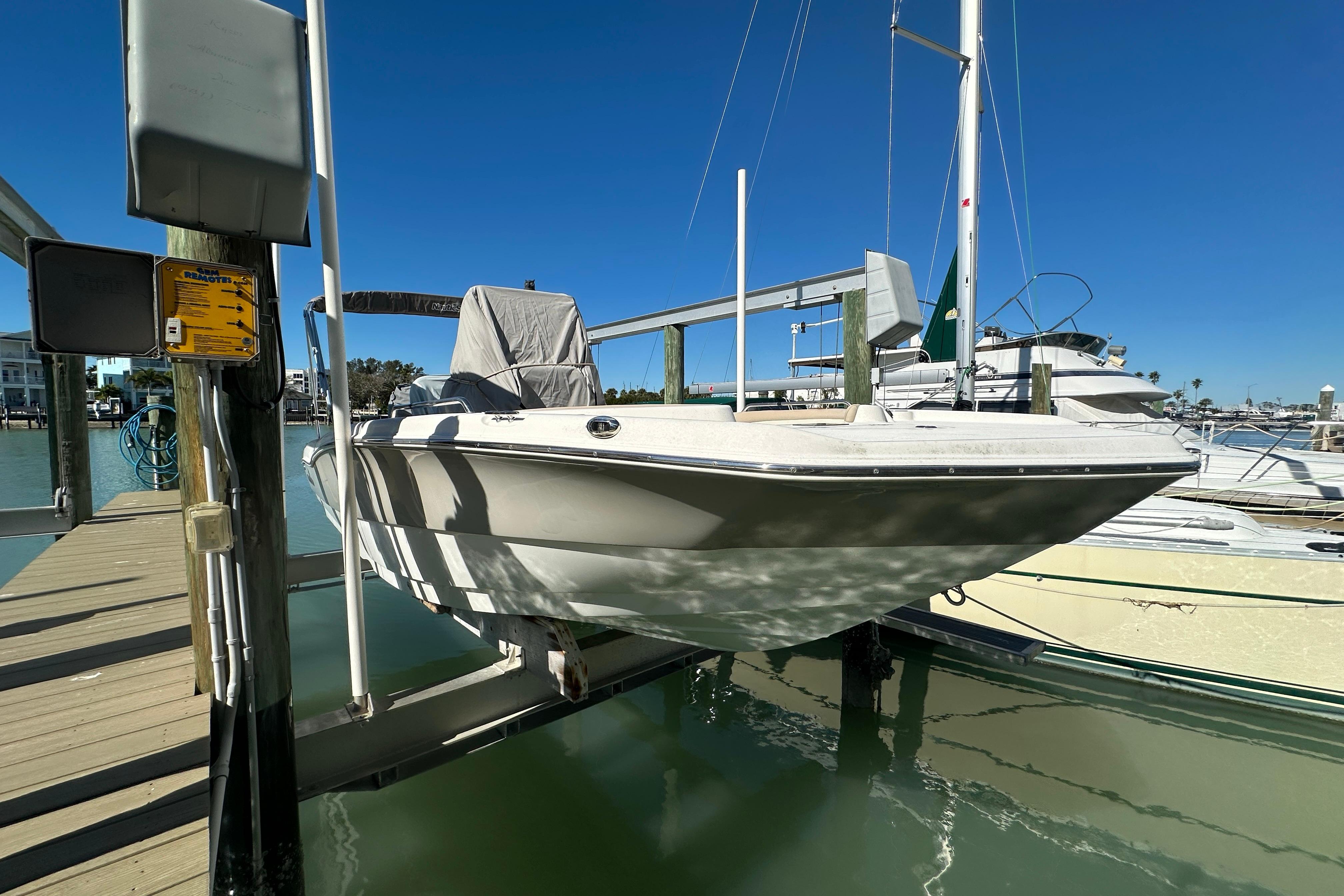 2017 NauticStar 211 Angler