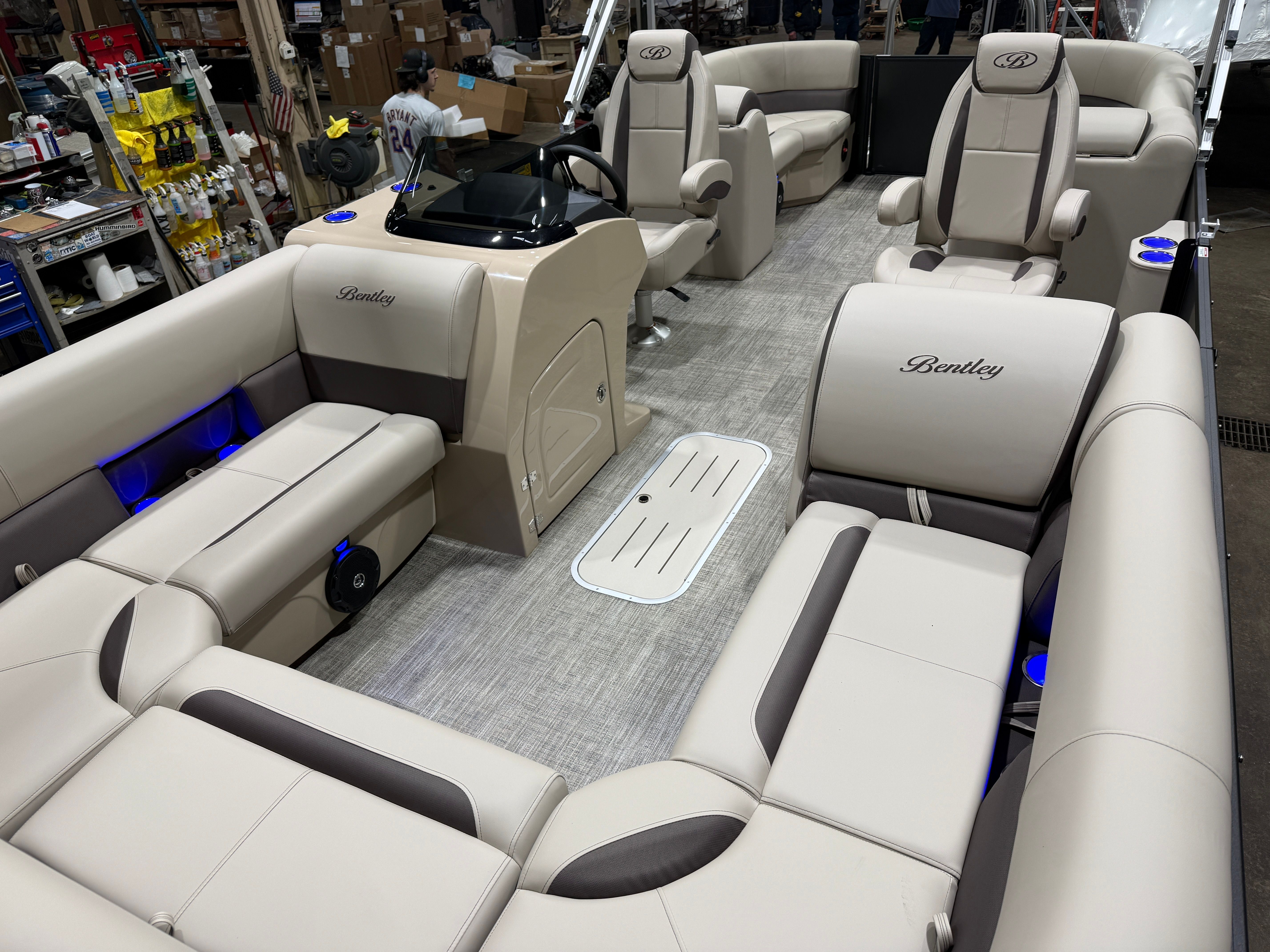 2026 Bentley Pontoons Legacy 223 Navigator Quad Lounge Tritoon & Honda 4-Stroke EFI - 35