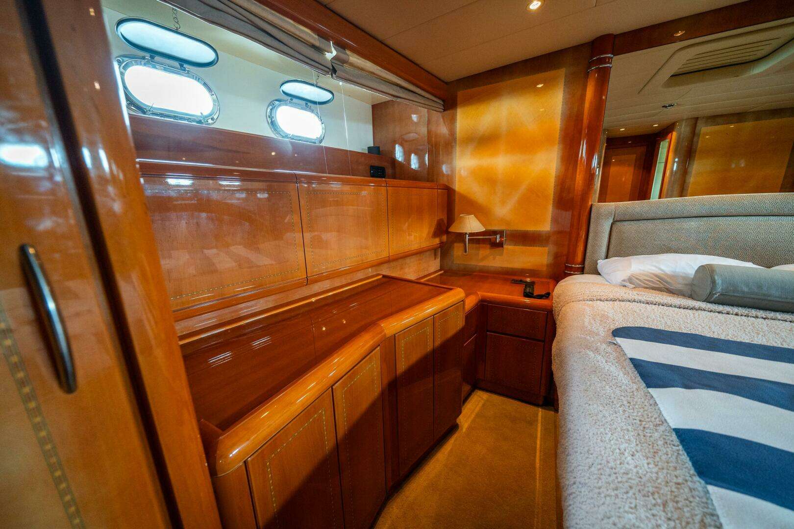 2001 Mangusta 80 - Image 34