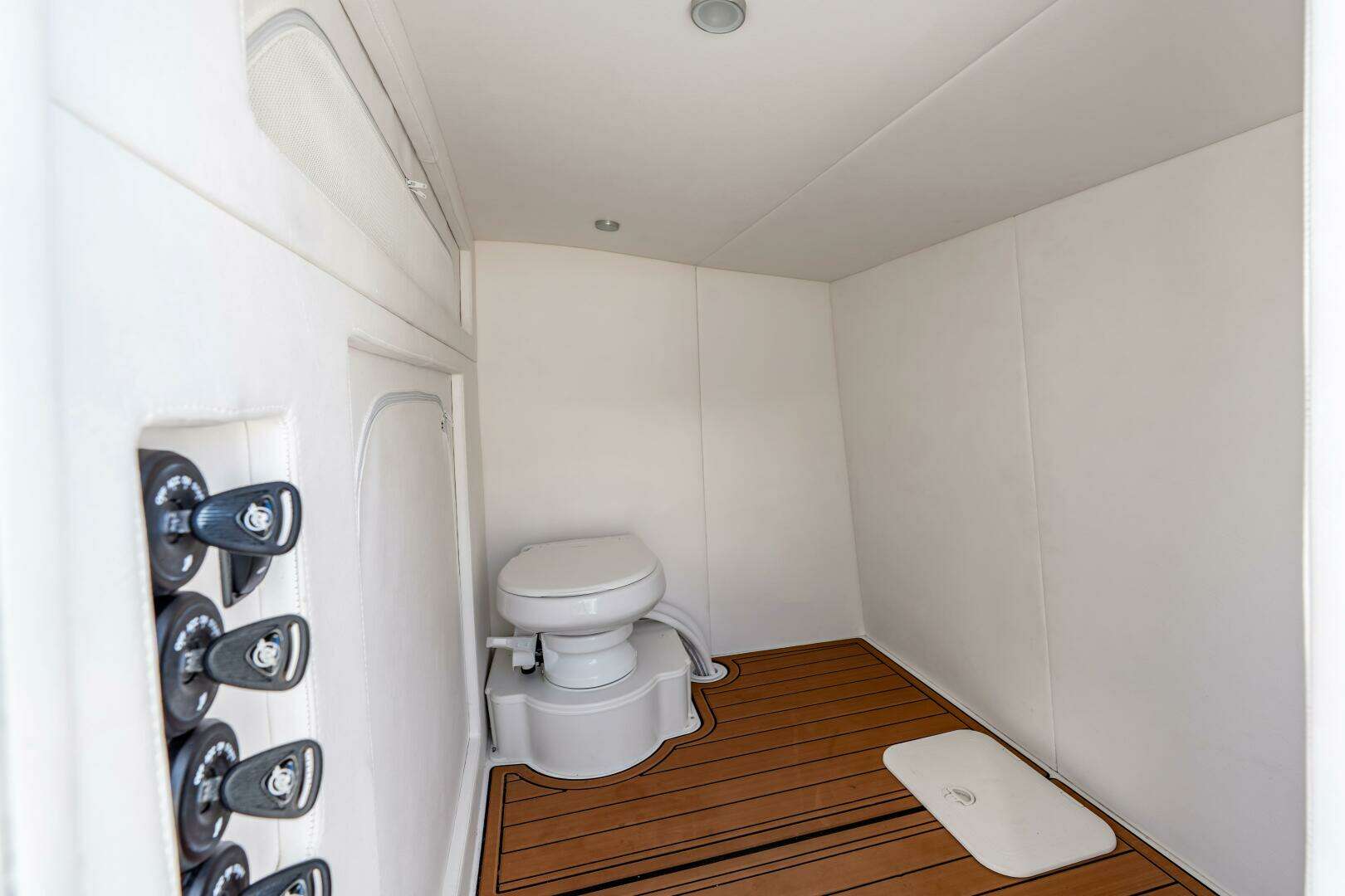 2025 Front Runner 43 Catamaran - Image 45