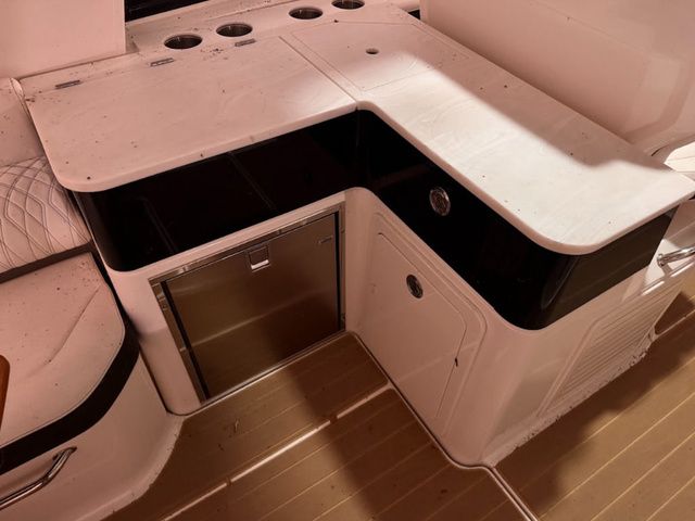 2022 Sea Ray Sundancer 370 - 17