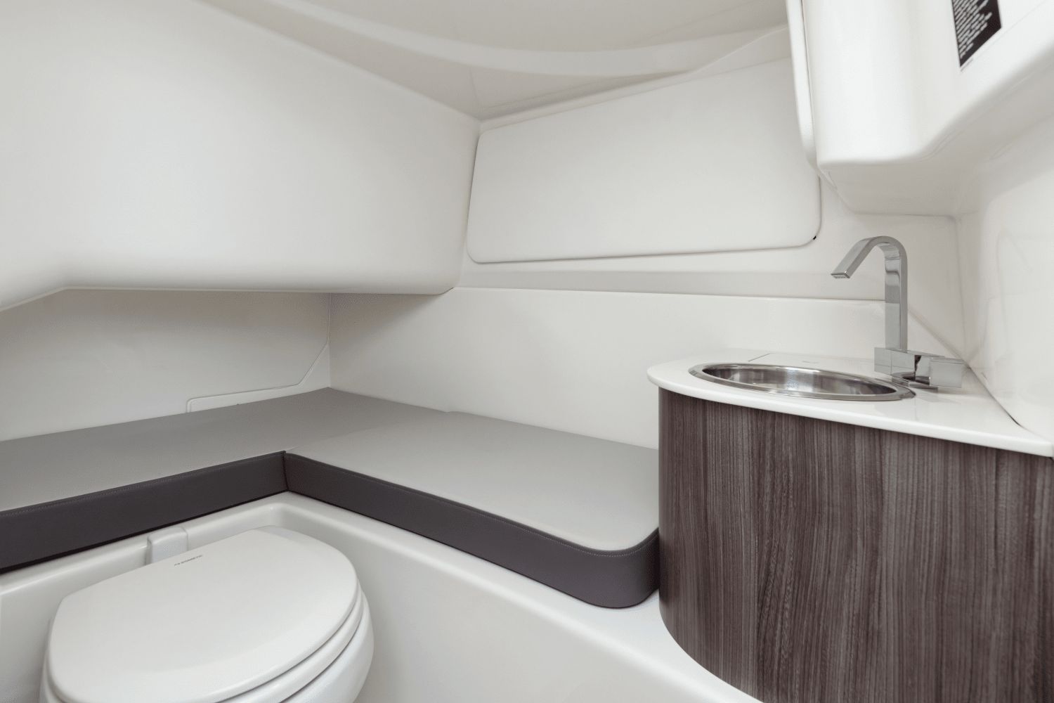2026 Sea Ray SDX 270 Outboard - 22