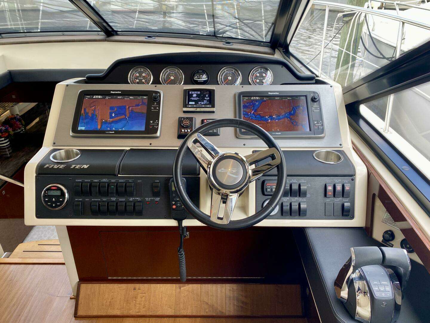2015 Sea Ray 510 Sundancer - Image 5
