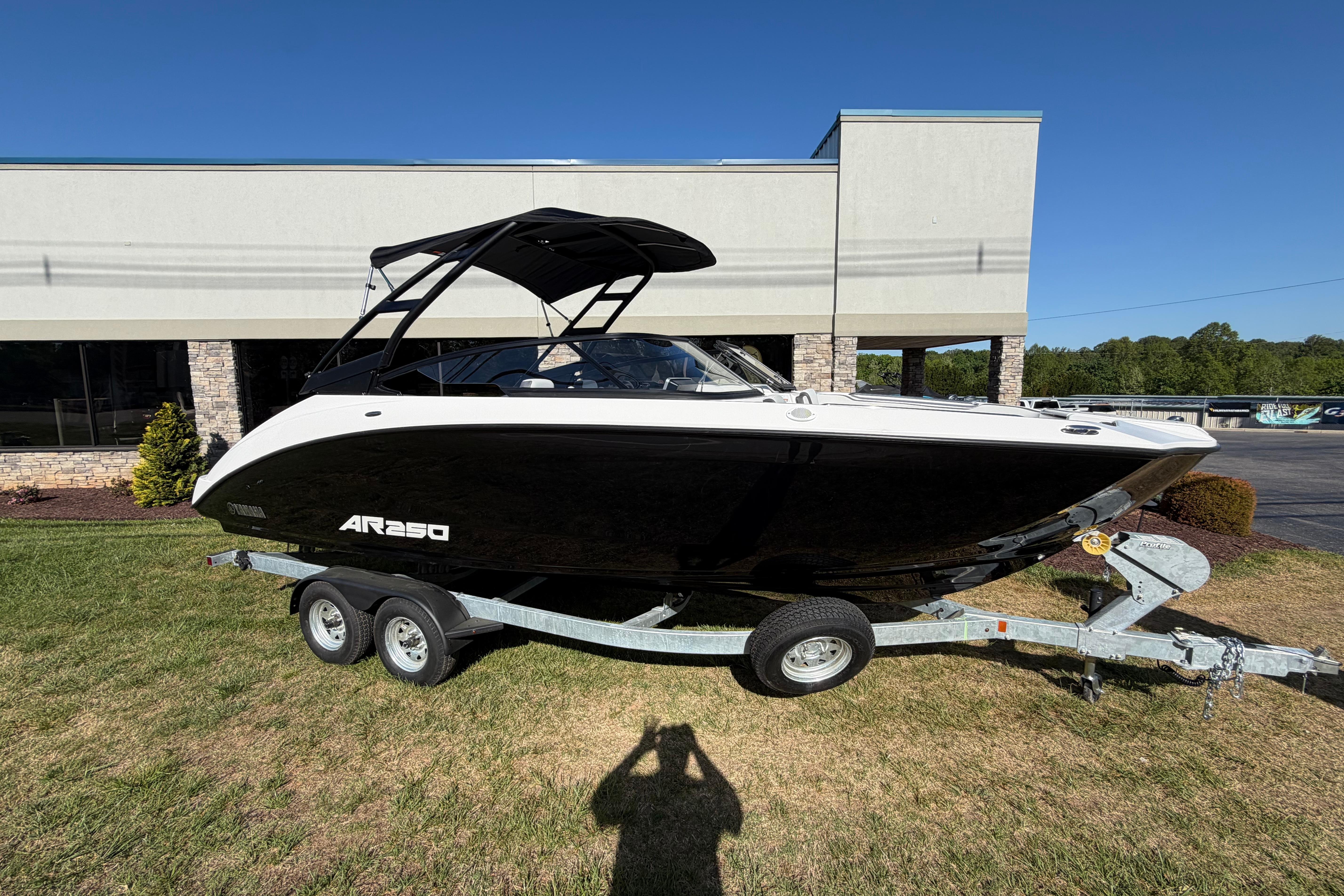 2026 Yamaha Boats AR250