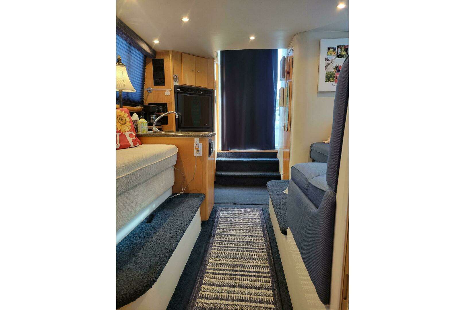 1996 Carver 320 Voyager - Image 39