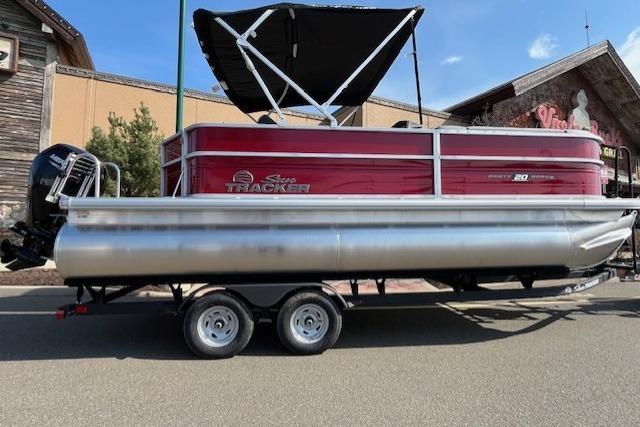 2026 Sun Tracker Party Barge 20 DLX