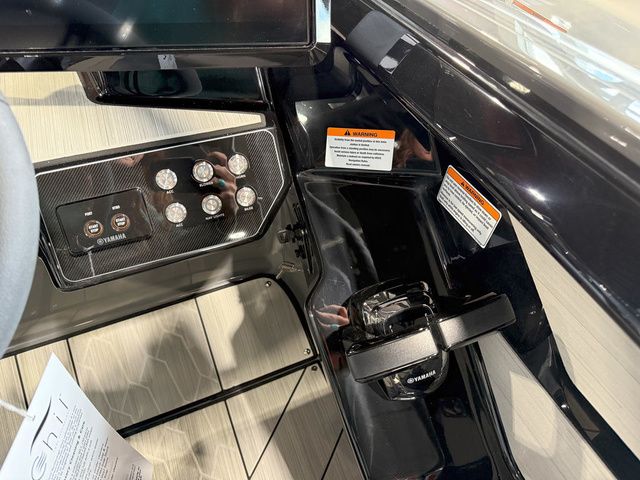 2025 Yamaha Boats 222XE - 12