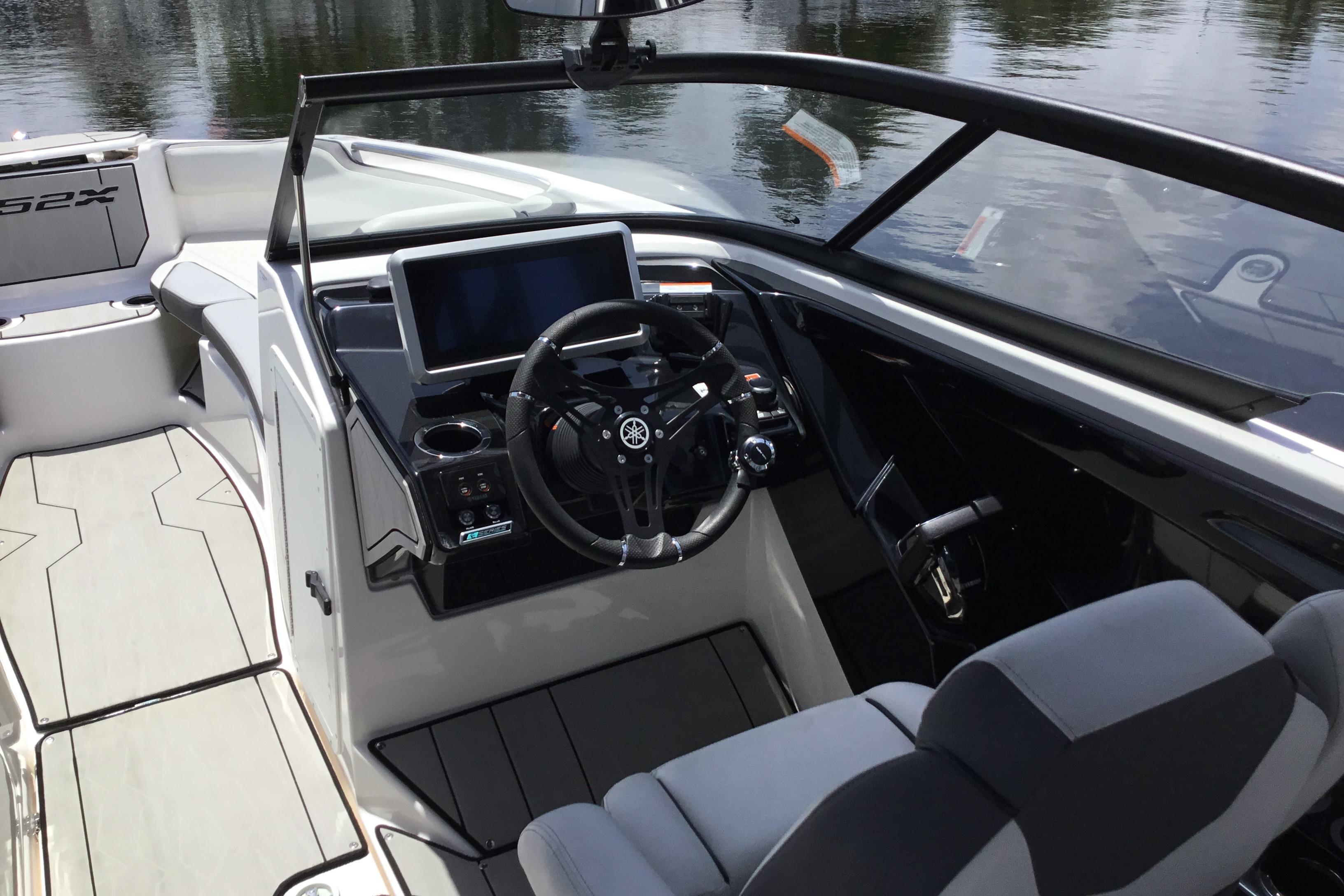 2023 Yamaha Boats 252XE cockpit with modern steering and dashboard controls.