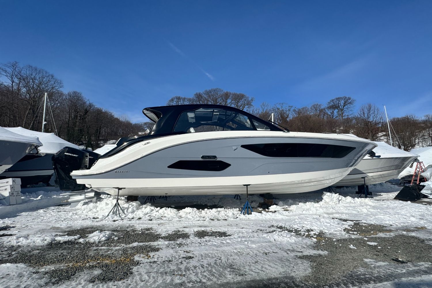 2026 Sea Ray Sundancer 370 Outboard