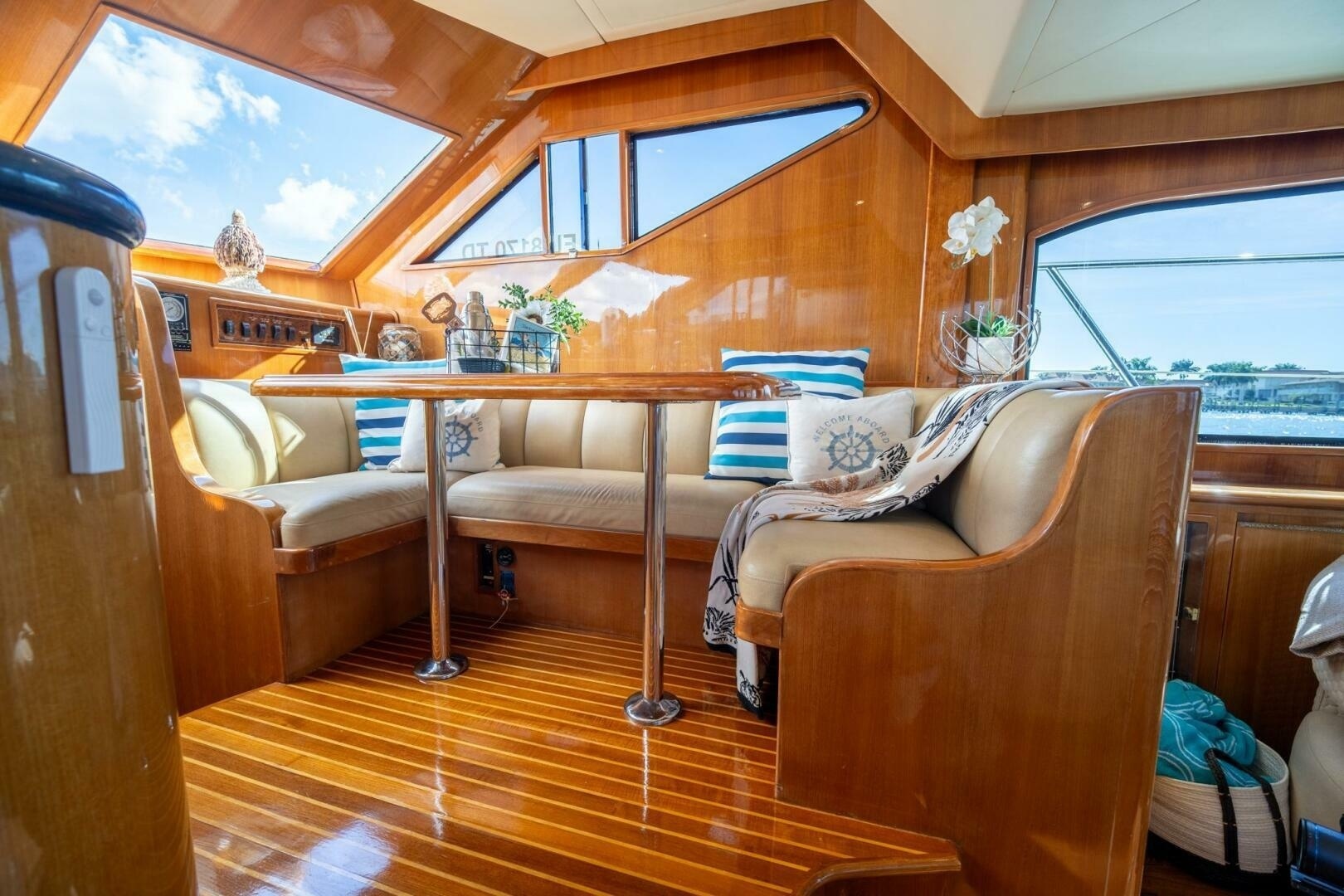 2007 Ocean Alexander 52 Sedan - Image 19