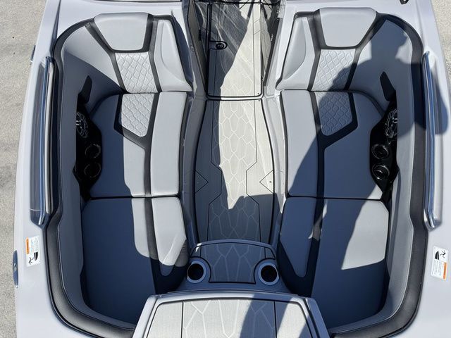 2026 Yamaha Boats 255XD - 33